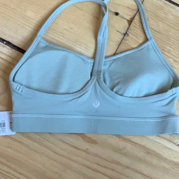 Lululemon fog green Sports flow y  Bra size 6 - Picture 2 of 3